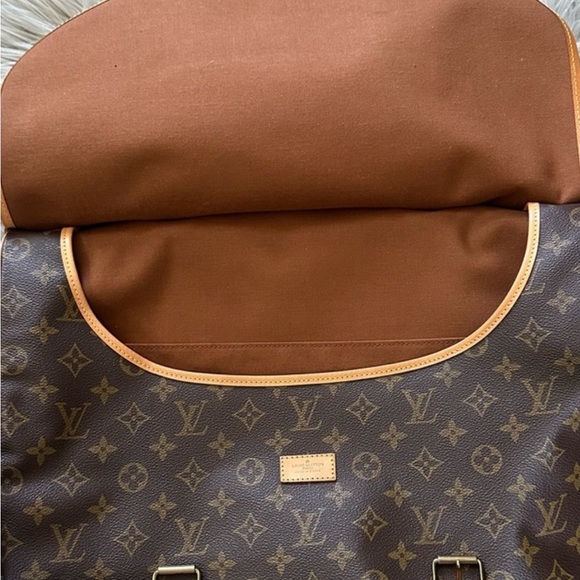 ❗️SOLD❗️LV SAUMUR 43😍ZERO OLD ODOR  ❗️ the only bag u need 2 Travel light💼 EUC - Picture 9 of 16